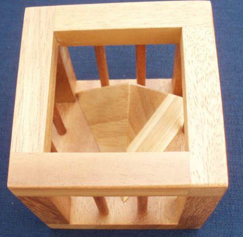 Pyramid Cage Large